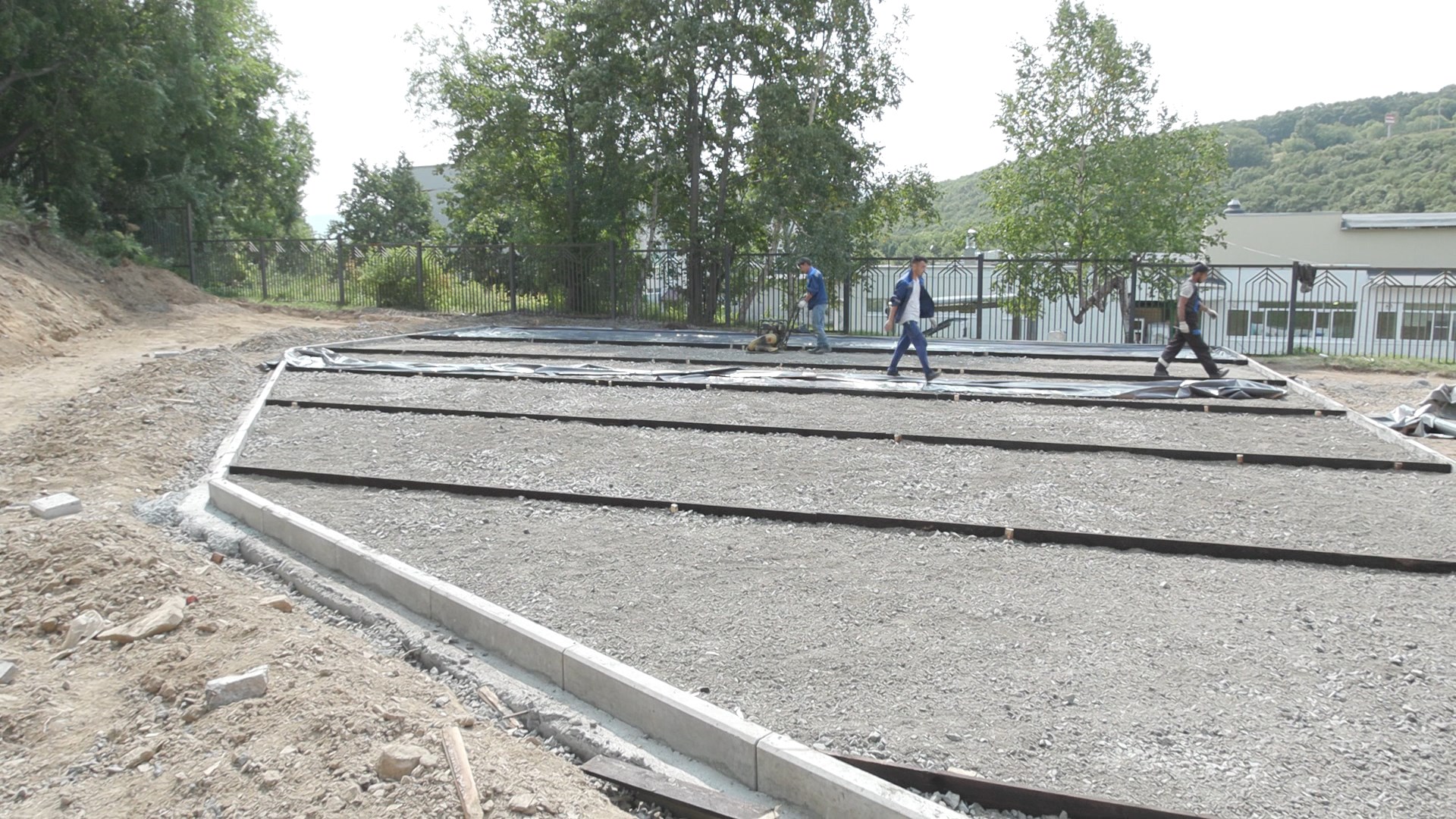 В городе приступили к обустройству одной из наиболее масштабных детских площадок В городе приступили к обустройству одной из наиболее масштабных детских площадок