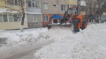 Петропавловск-Камчатский сегодня: посыпка пешеходных зон, расчистка дворов, вывоз снега