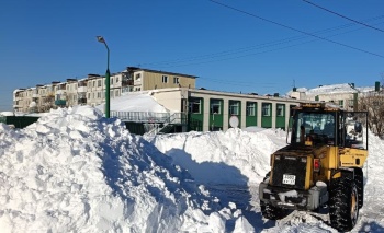 Волонтерская группа оказывает помощь жителям в ликвидации последствий циклонов