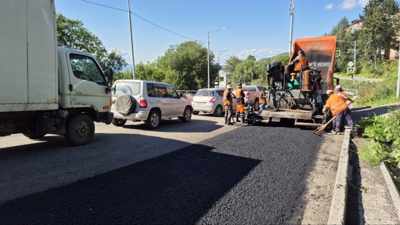 В краевой столице продолжаются работы по ямочному ремонту улично-дорожной сети