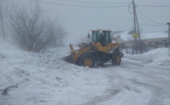 Снегоуборочная техника продолжает работу на дорогах краевой столицы