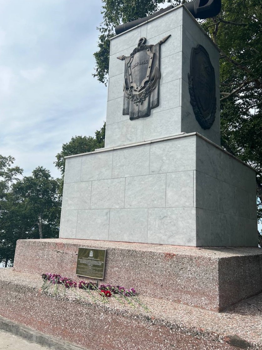 Памятник обороне петропавловска. Оборона Петропавловка. Петропавловская оборона в Крыму. Петропавловская оборона.