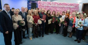 Лучших работников культуры Петропавловска-Камчатского наградили в честь профессионального праздника