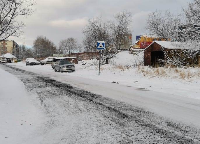 В краевом центре устраняют последствия снегопада В краевом центре устраняют последствия снегопада