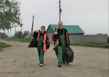Трудовые отряды «Молодой Петропавловск» привели в порядок территорию в Заозерном