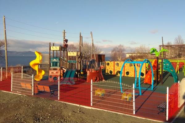 В краевой столице приступили к обследованию муниципальных детских площадок