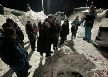 Принят комплекс мер по усилению расчистки от снега микрорайона Сероглазка, - отметил Глава города Евгений Беляев